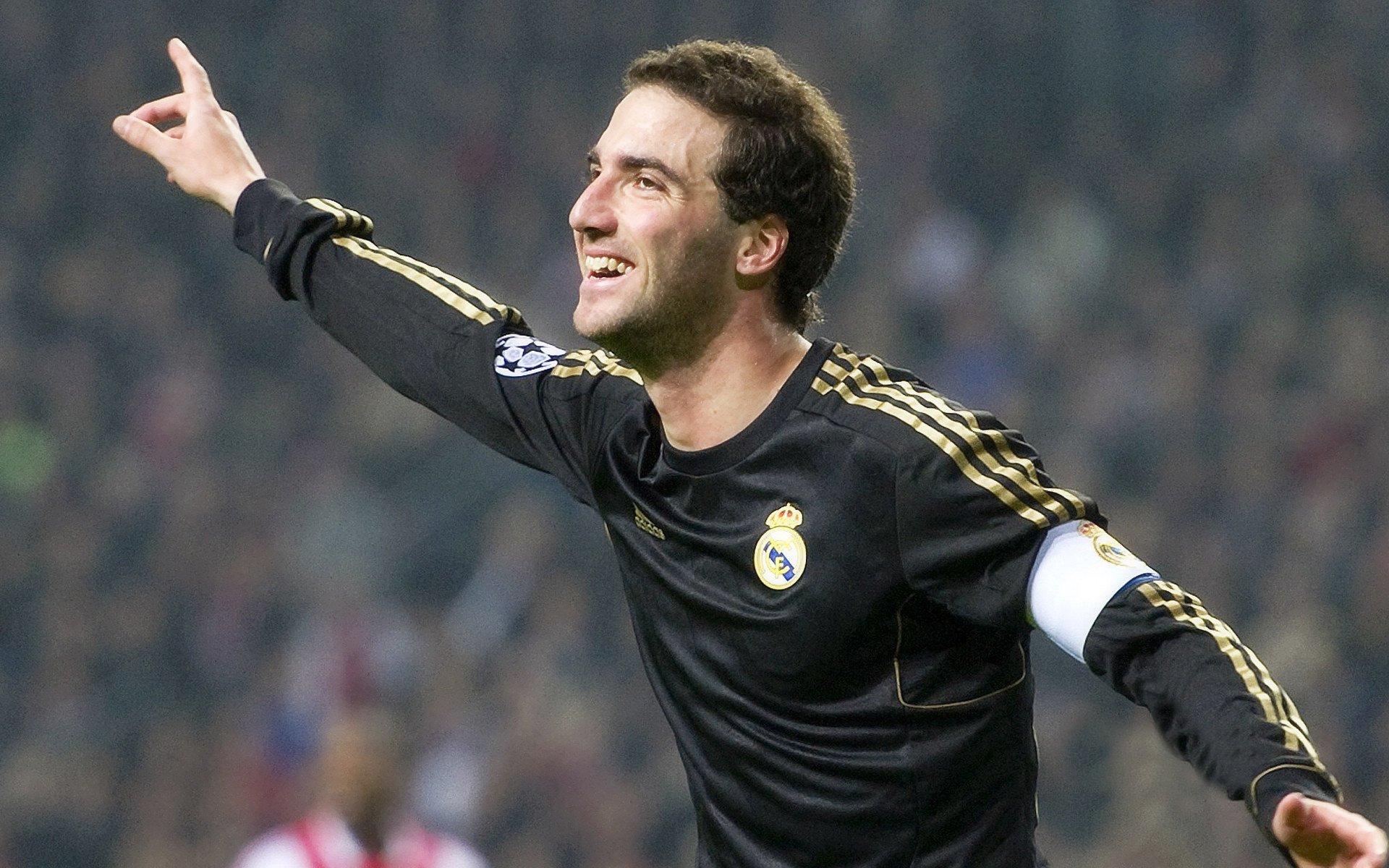 中超联赛设置青年观察席位鼓励球迷理性观赛，中超球队青训